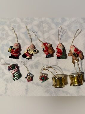 Vintage mini Holiday Santa and Christmas Ornament Set - Red 1’’